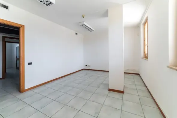 #15372 Ufficio in complesso residenziale