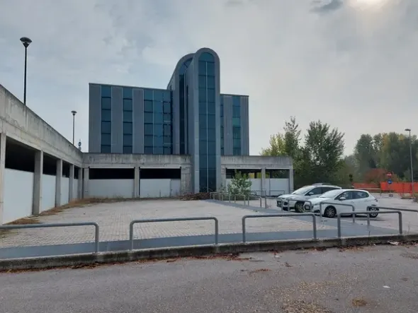 #12259 Ufficio in corso di costruzione con parcheggi
