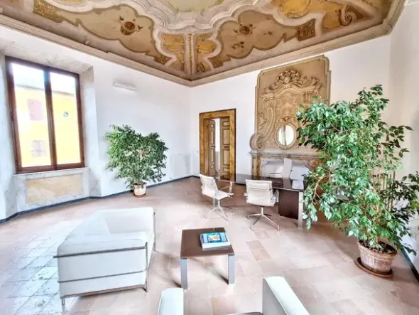 #2515025 Ufficio in palazzo storico con box auto