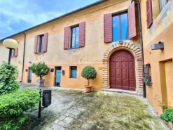 #2515025 Ufficio in palazzo storico con box auto
