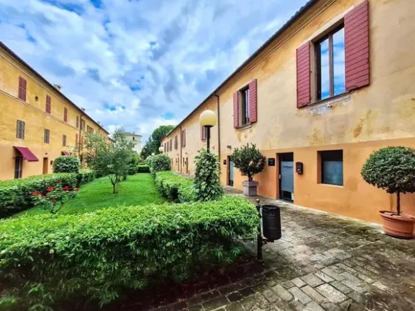 #2515025 Ufficio in palazzo storico con box auto