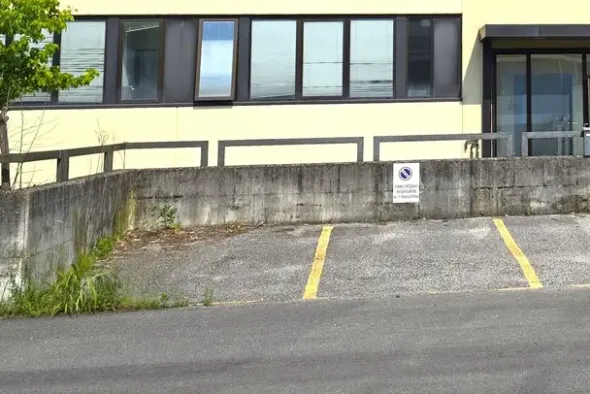 #23919 Ufficio in zona artigianale con parcheggio