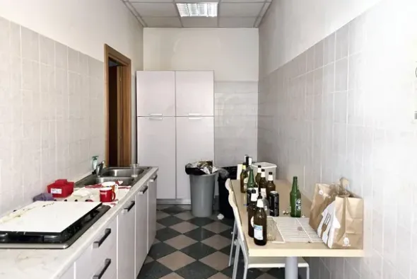 #23919 Ufficio in zona artigianale con parcheggio