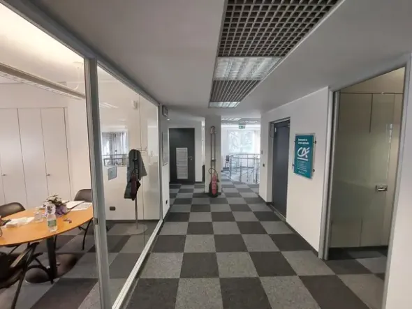 #25898 Ufficio in zona semicentrale con box auto e cantina