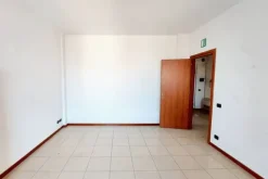 #24349 Ufficio piano sesto in zona semicentrale