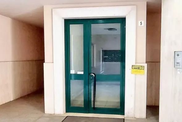 #24349 Ufficio piano sesto in zona semicentrale