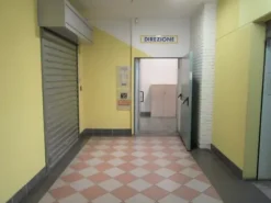 #1653 Ufficio (sub 79) al piano primo di centro commerciale