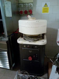 Vari macchinari per laboratorio pasticceria
