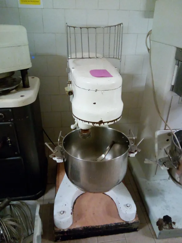 Vari macchinari per laboratorio pasticceria