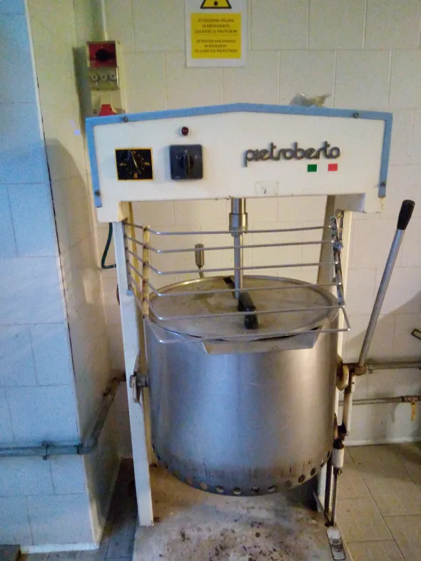 Vari macchinari per laboratorio pasticceria
