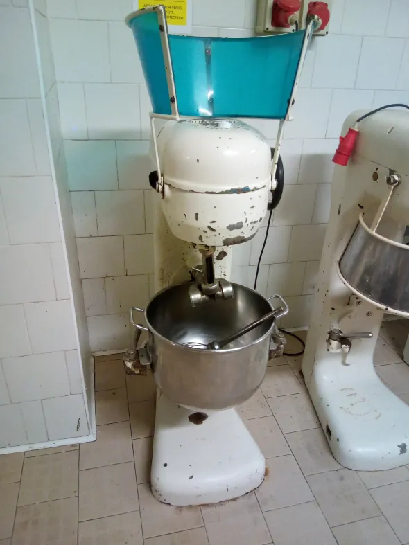 Vari macchinari per laboratorio pasticceria