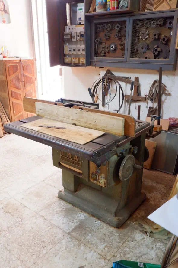 vari macchinari per lavorazione legno