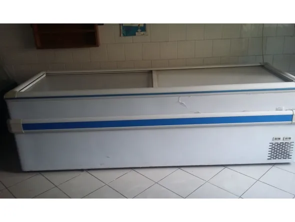 vendo banco macelleria, congelatori e cella frigo