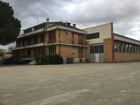 VENDO COMPLESO INDUSTRIALE ARTIGIANALE COMMERCIALE