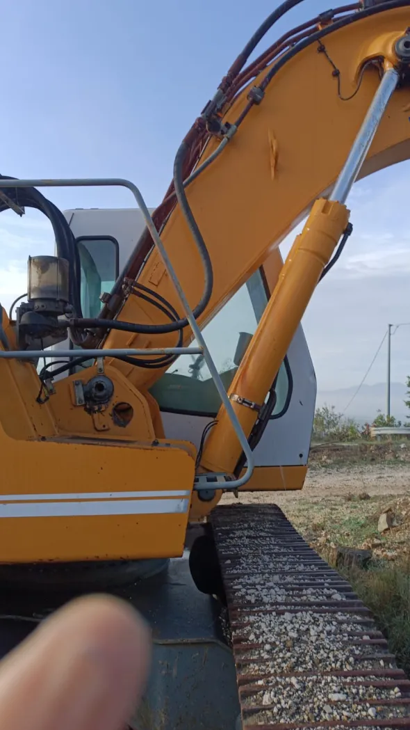 Vendo escavatore cingolato Liebherr 924 litronic
