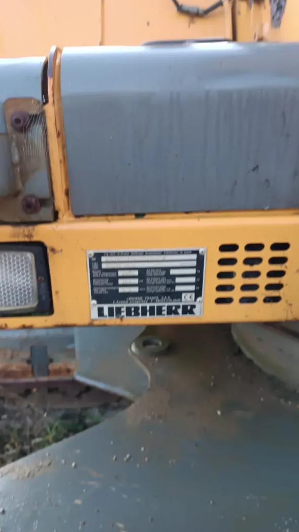 Vendo escavatore cingolato Liebherr 924 litronic