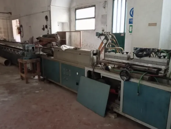 Vendo macchinario da estrusione plastica