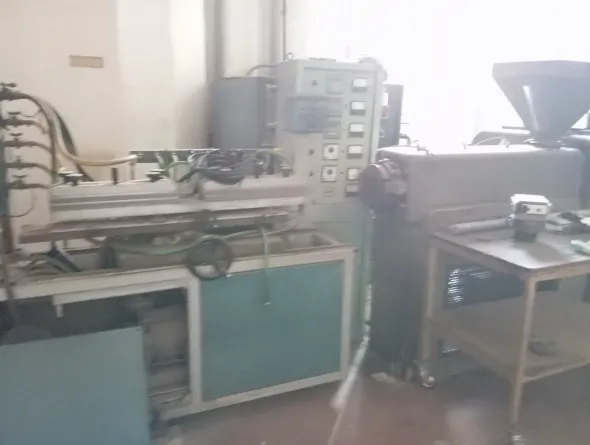 Vendo macchinario da estrusione plastica