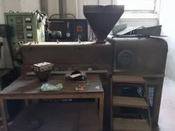 Vendo macchinario da estrusione plastica