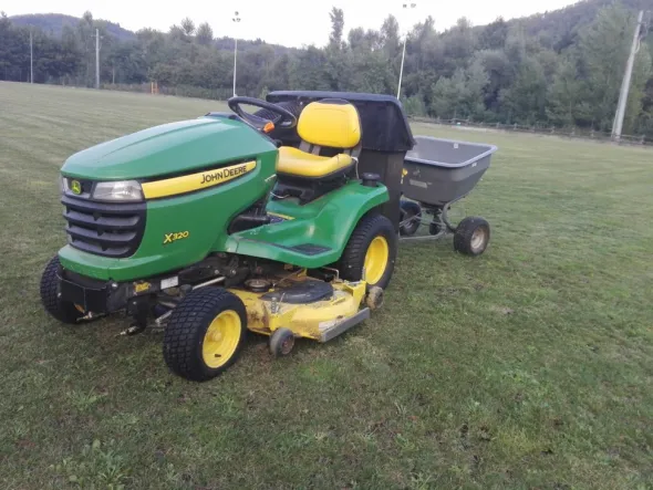 vendo TRATTORE JOHN DEERE X320