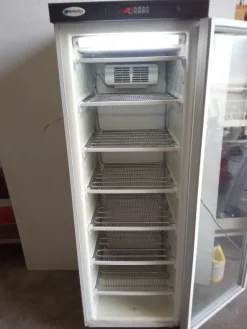 Vetrina congelatore a colonna -20/+10