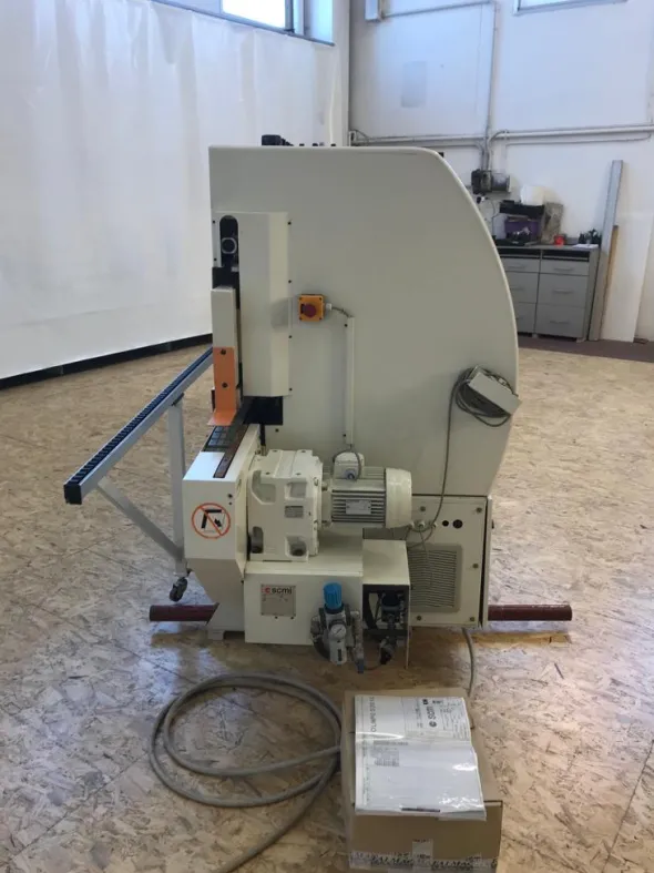 VI904 - 1226Bordatrice marca SCM modello S215