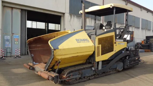8#7807 Vibrofinitrice cingolata Bomag