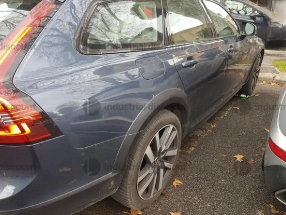 1#9984 Volvo V90