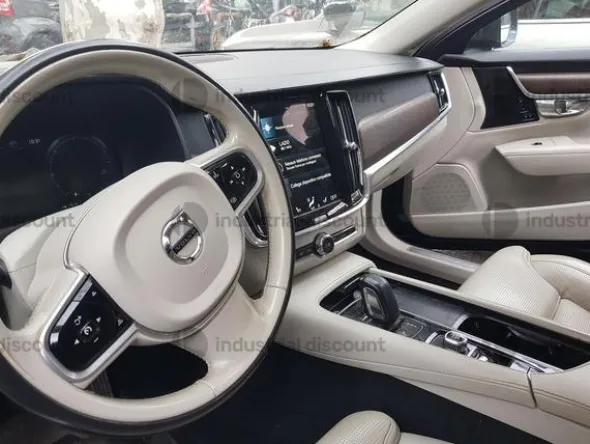 1#9984 Volvo V90