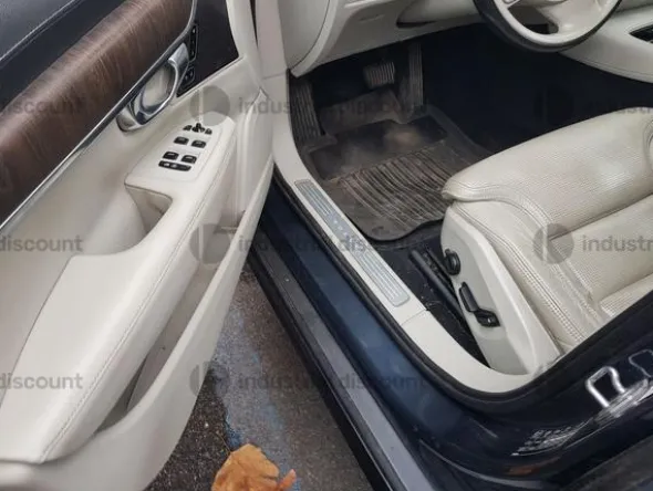 1#9984 Volvo V90