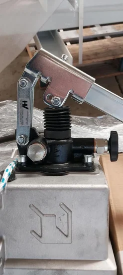 WHEELED SCREW CONVEYOR to charge TANKER TRUCKS