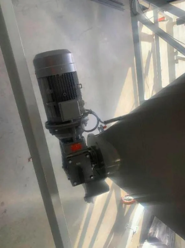 WHEELED SCREW CONVEYOR to charge TANKER TRUCKS